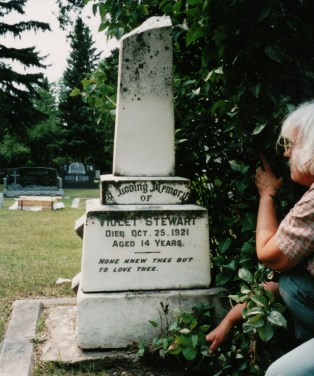 Stewart, Violet stone, King Cemetery